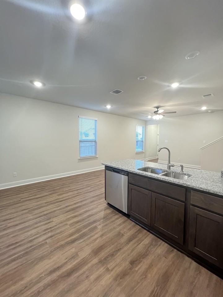 13851 Enzo Gate #101 - Photo 4 of 38