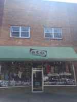 featured image of 736 1/2 Massachusetts St