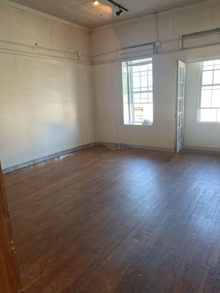 736 1/2 Massachusetts St - Photo 2 of 13