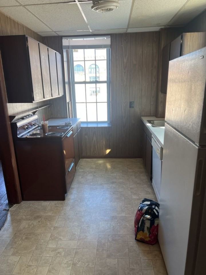 736 1/2 Massachusetts St - Photo 4 of 13