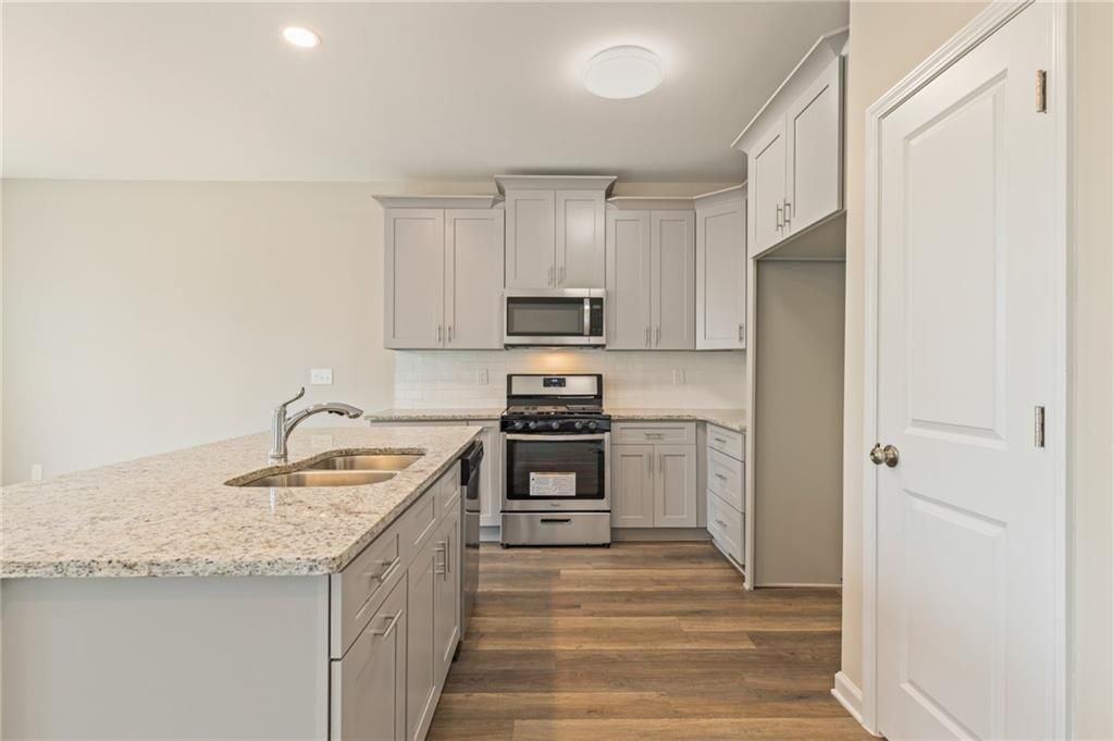 978 Valley Rock Dr - Photo 6 of 33