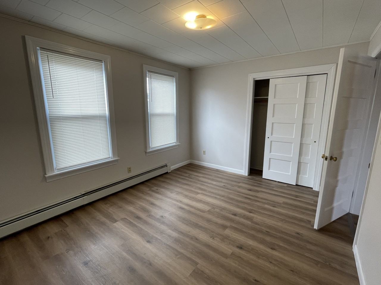 565 School St #1R - Photo 4 of 17