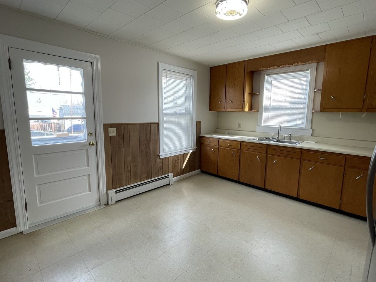 565 School St #1R - Photo 3 of 17