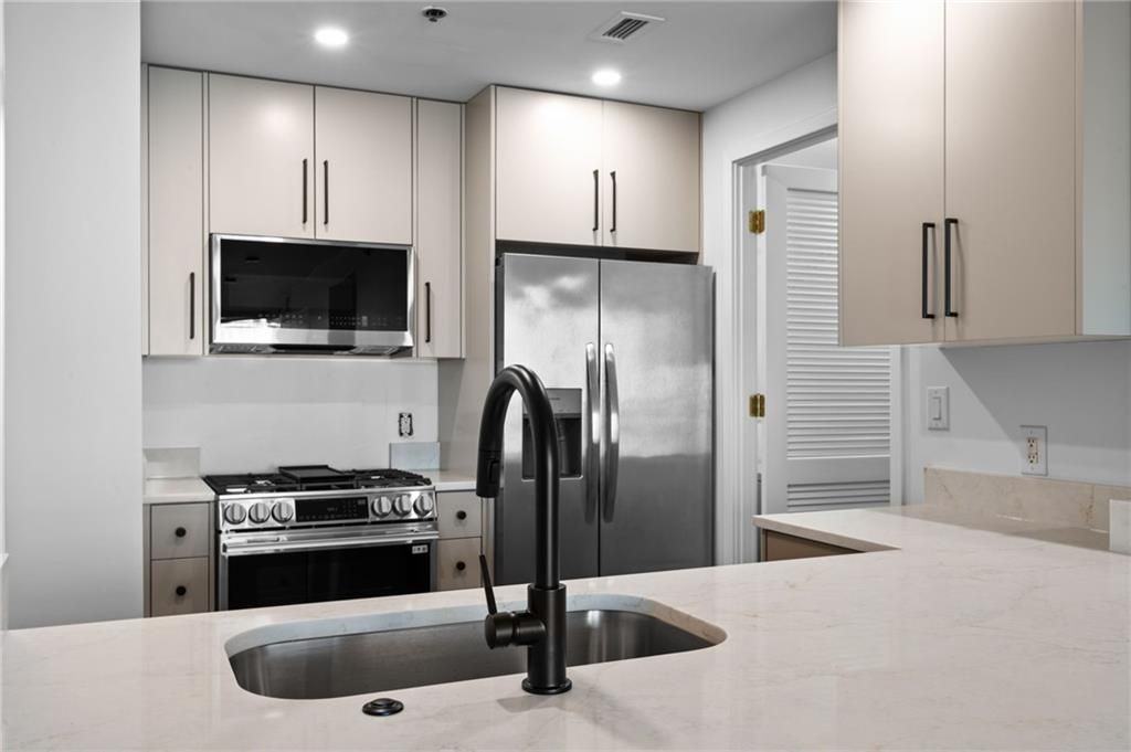 3338 Peachtree Rd - Photo 2 of 24