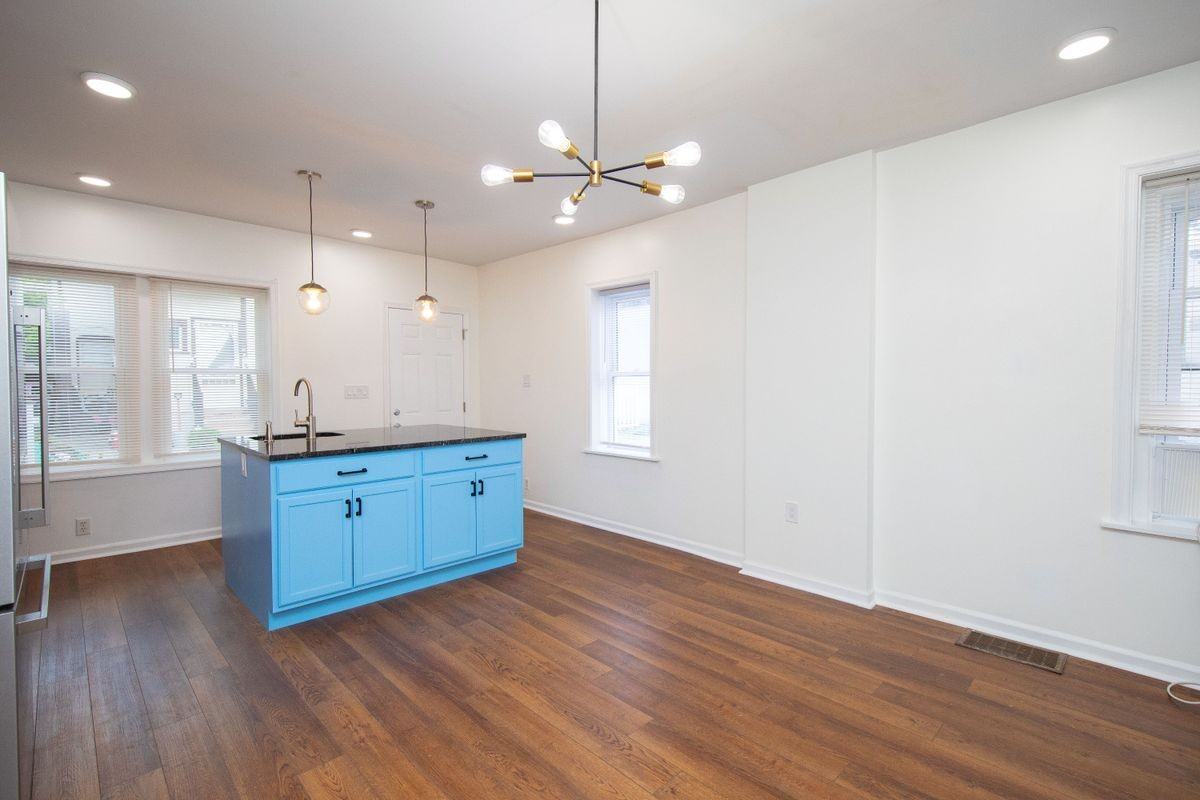 204 S Chestnut St - Photo 2 of 22
