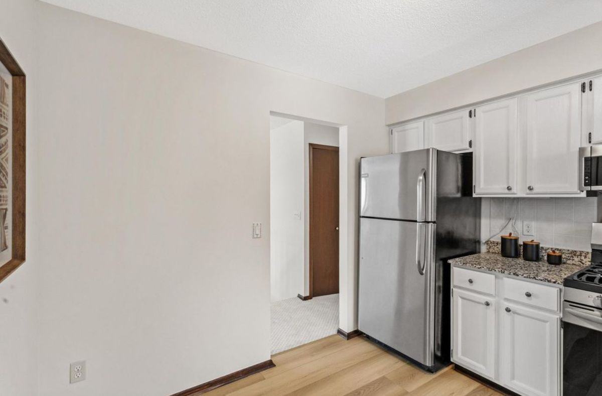 8372 Kentucky Ave N - Photo 4 of 13