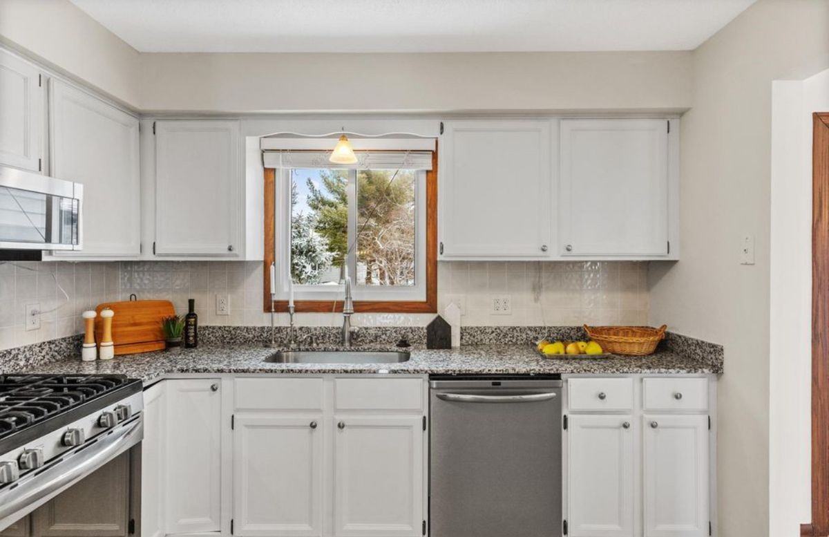 8372 Kentucky Ave N - Photo 5 of 13