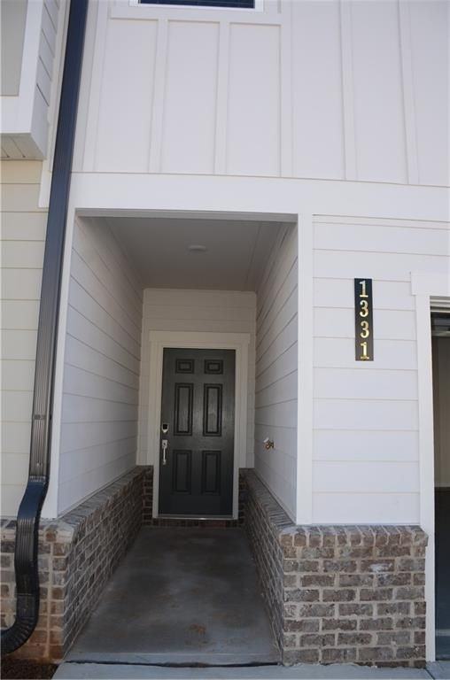 1331 Point Place Dr - Photo 3 of 34