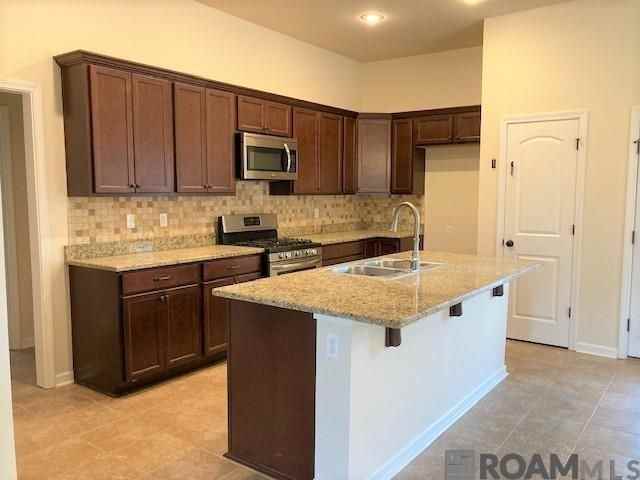 15389 Mossystone Dr - Photo 3 of 8