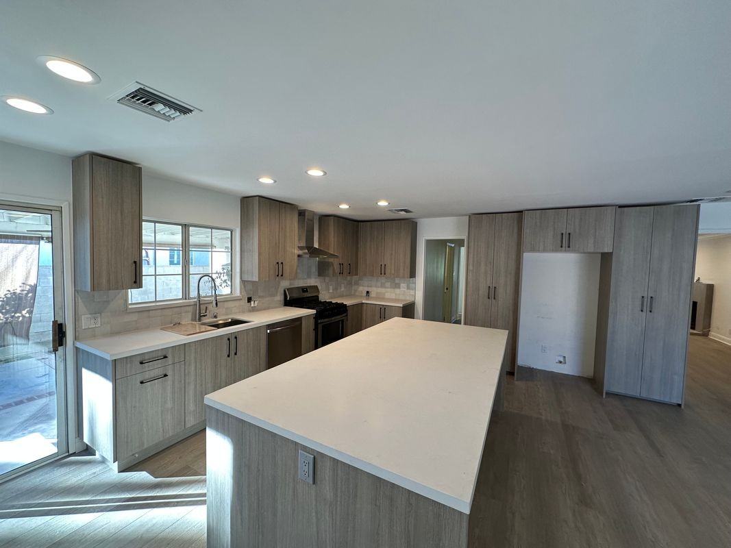 14222 Hart St - Photo 3 of 14