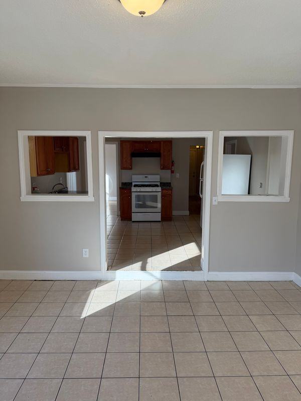 171 Capen St - Photo 3 of 17