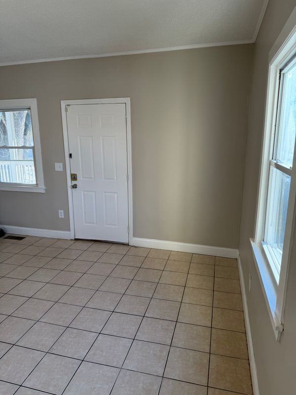 171 Capen St - Photo 5 of 17