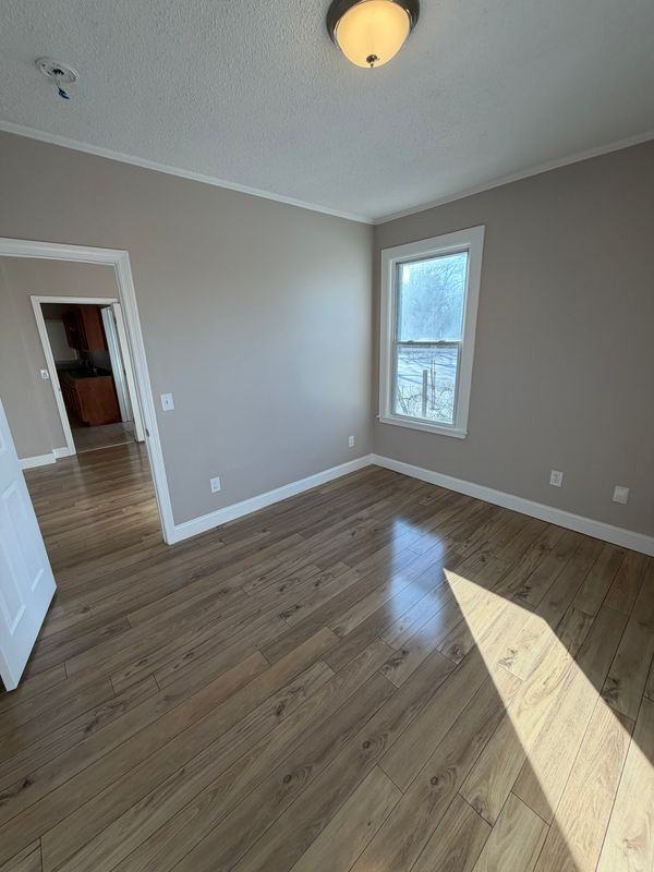 171 Capen St - Photo 6 of 17