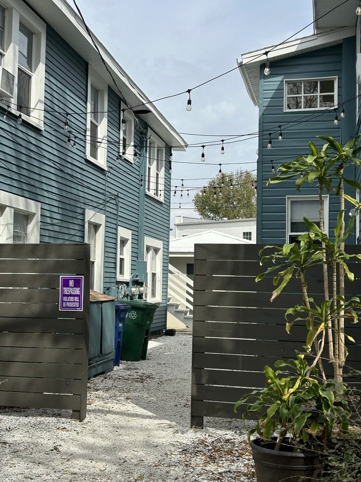 1416 S Lorenzo Ave #4 - Photo 2 of 11