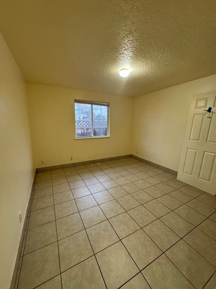 S Holly St - Photo 7 of 7