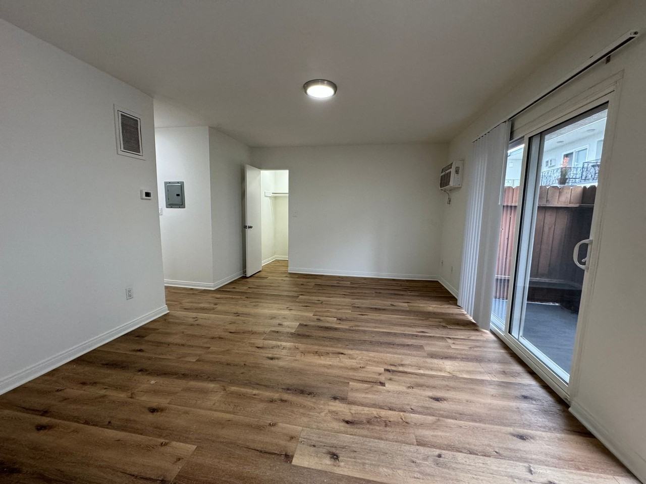 5650 Fair Ave - Photo 4 of 50