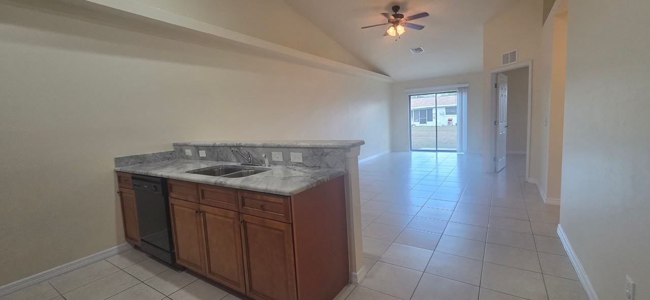 233 Se 23rd Pl - Photo 2 of 16