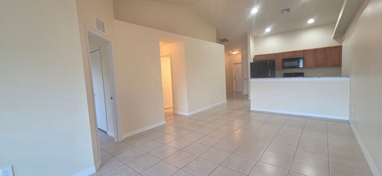 233 Se 23rd Pl - Photo 3 of 16