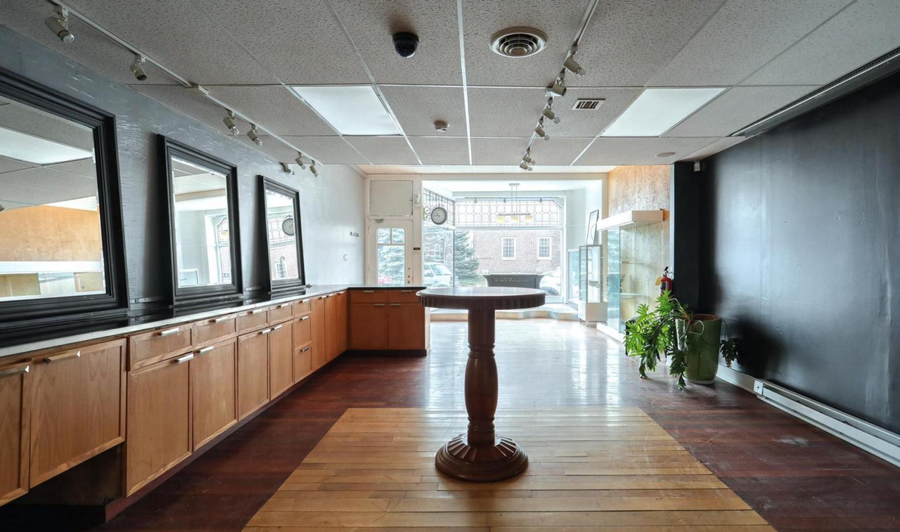 23-25 E King St - Photo 2 of 10