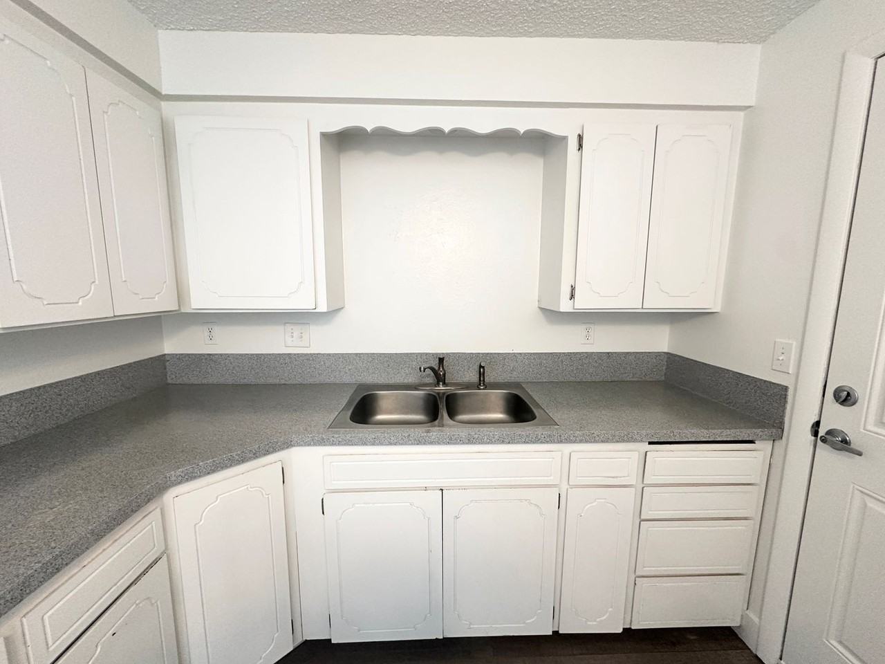 144 Smith Ave #15 - Photo 3 of 26