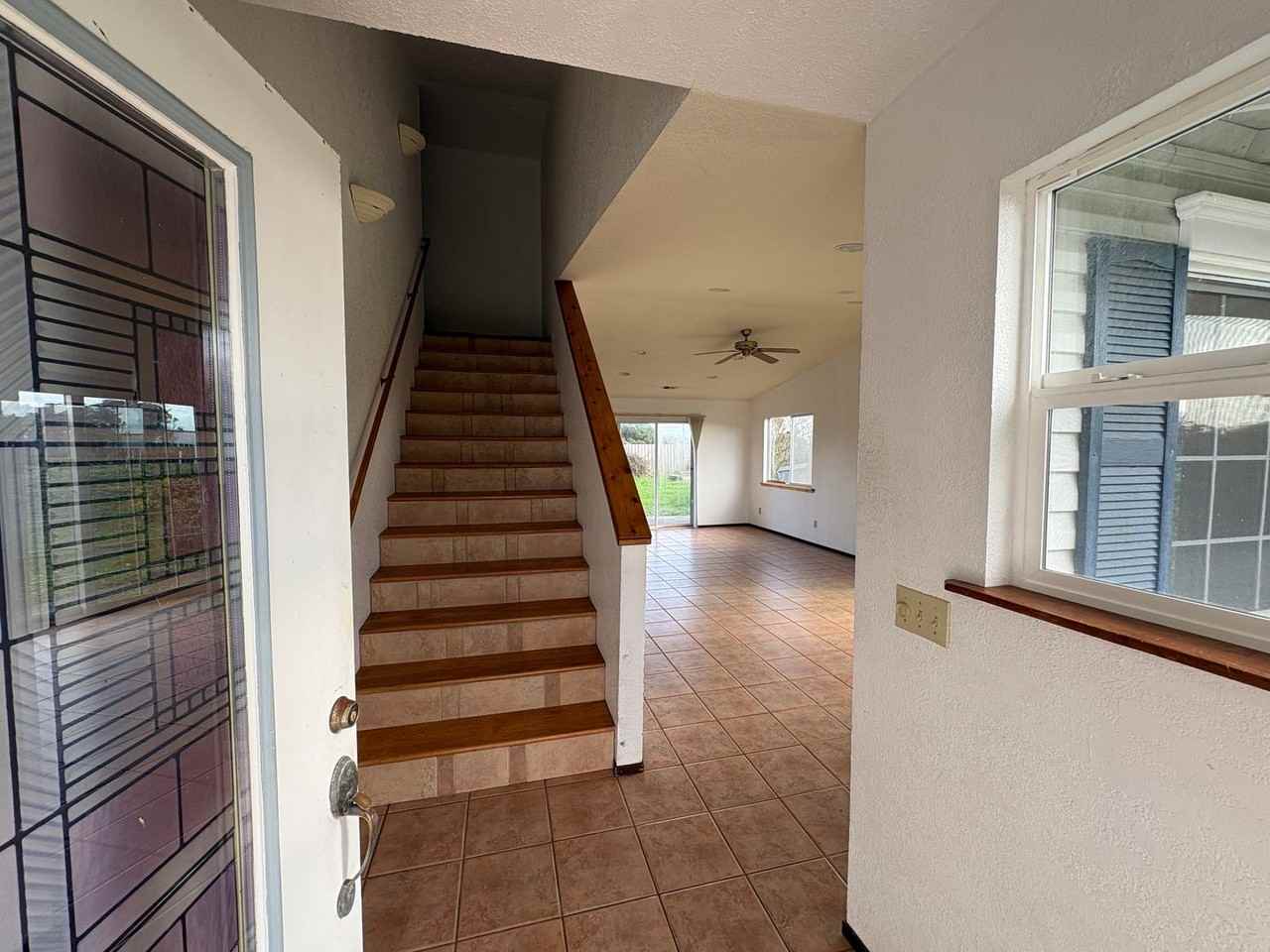 2651 Lincoln Ave - Photo 2 of 17