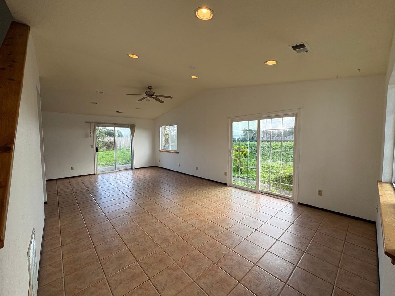 2651 Lincoln Ave - Photo 3 of 17