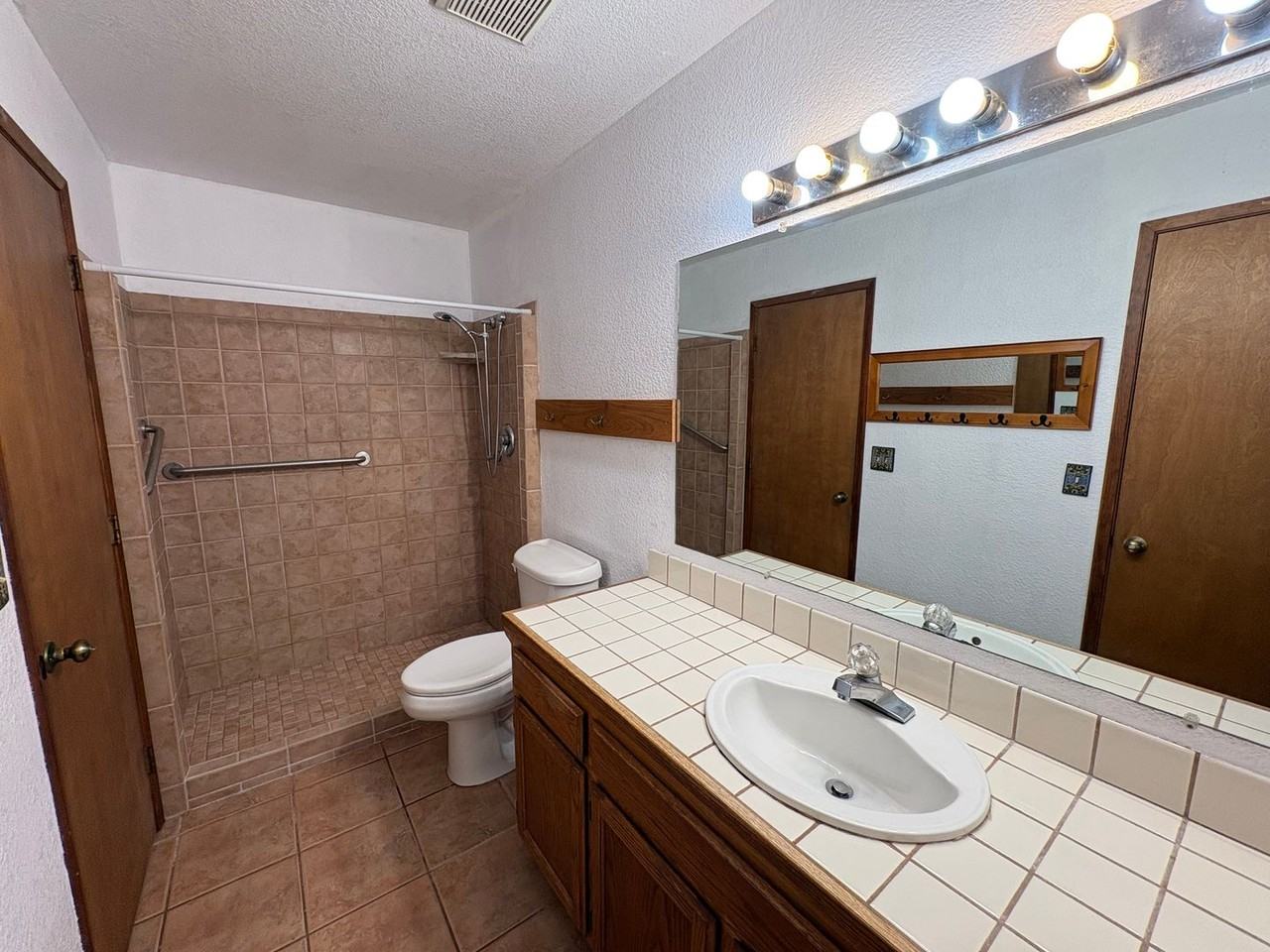 2651 Lincoln Ave - Photo 5 of 17