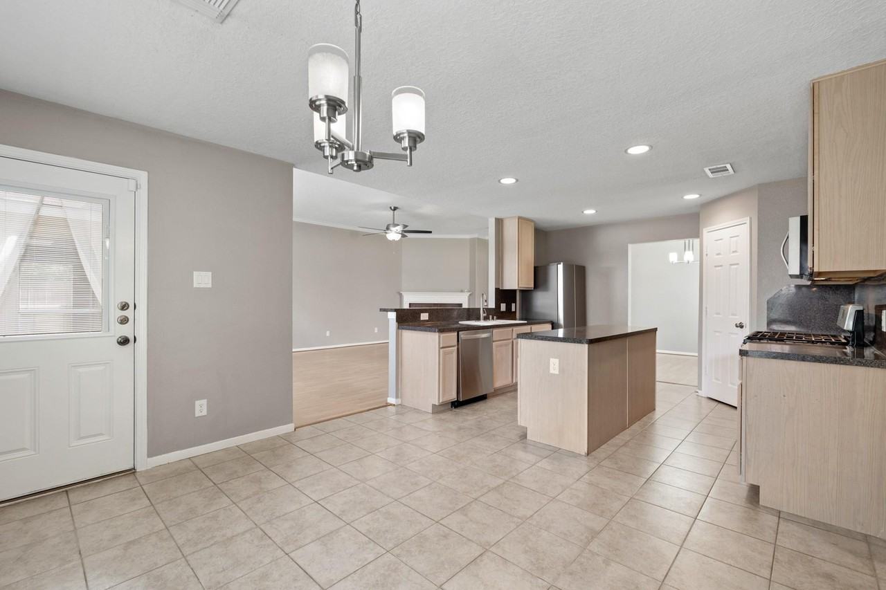 23730 Prince Lawrence Ct - Photo 5 of 15