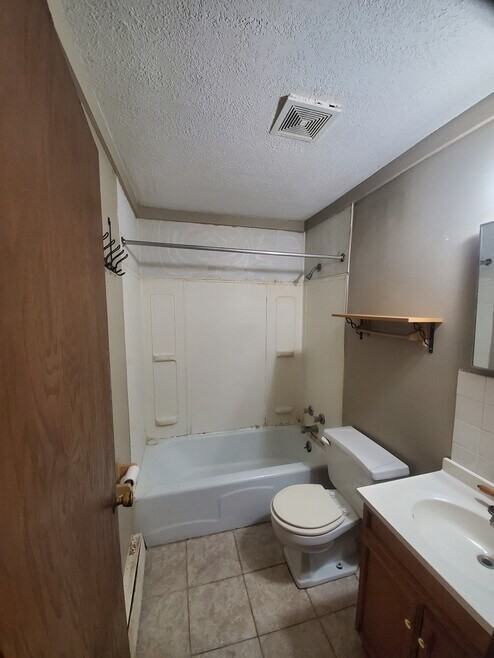 402 2nd St N #4 - Photo 2 of 11