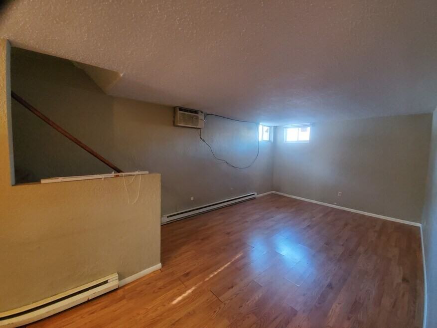 402 2nd St N #4 - Photo 3 of 11