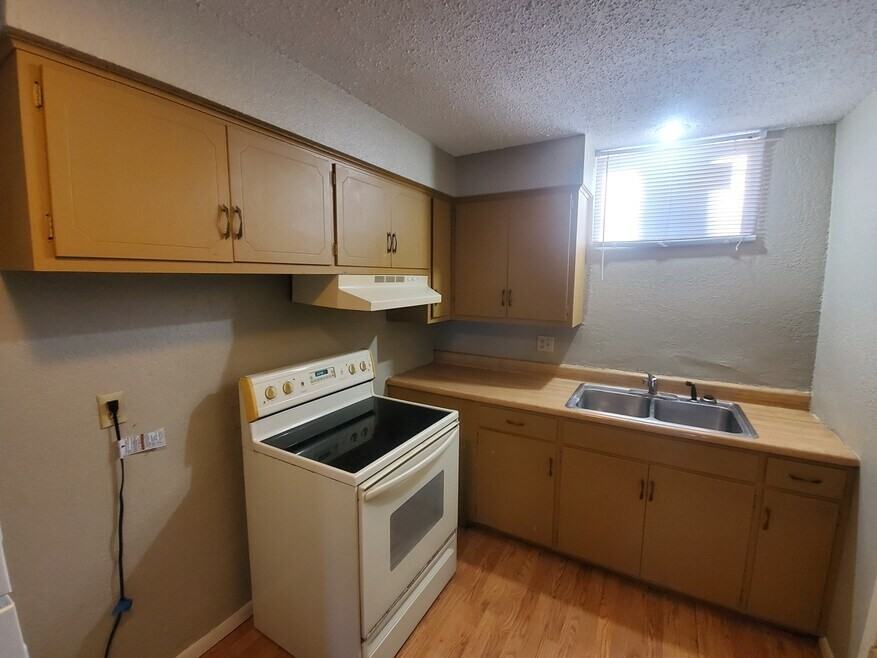 402 2nd St N #4 - Photo 6 of 11