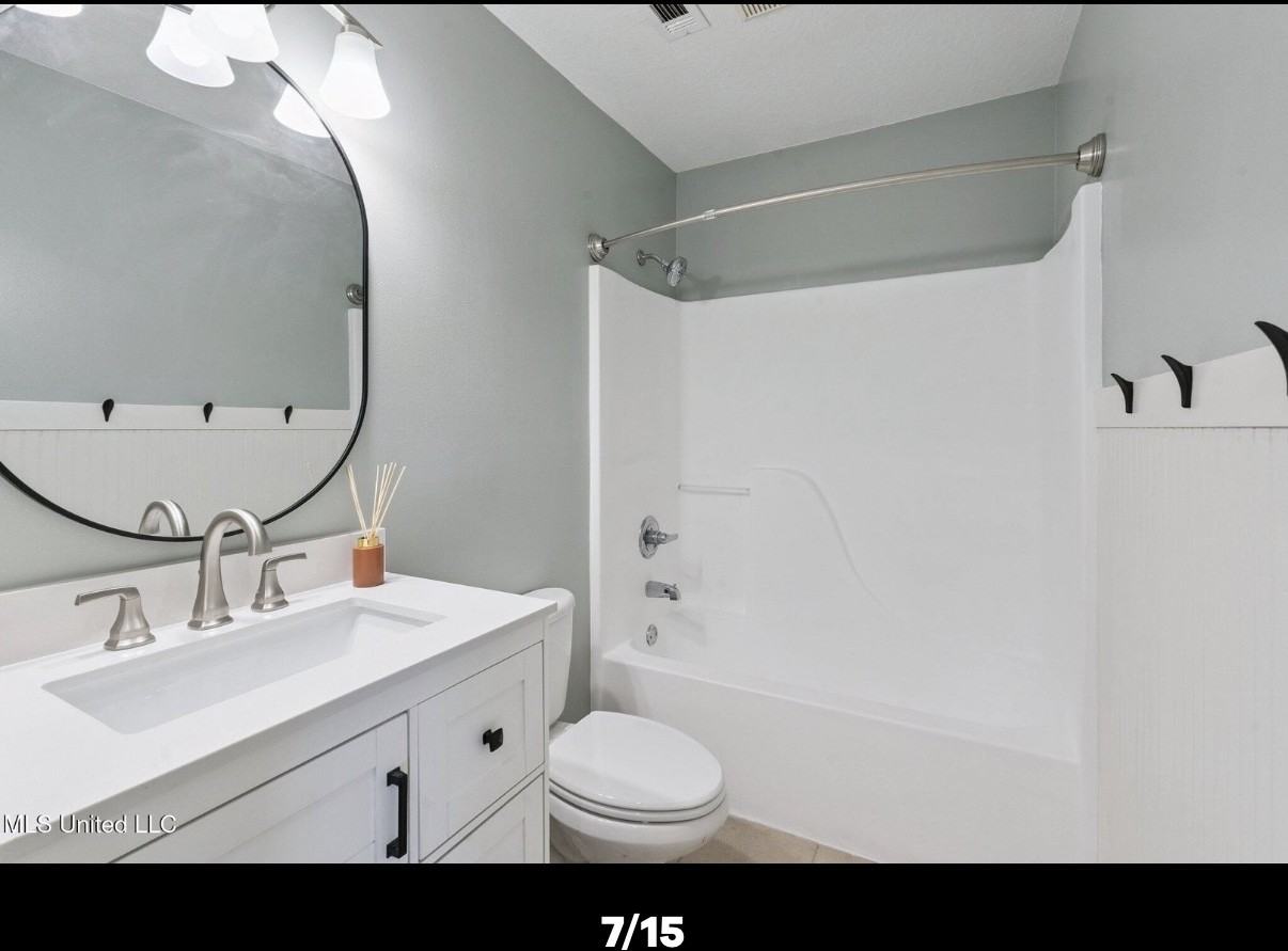 2410 Tyler Ave - Photo 4 of 5