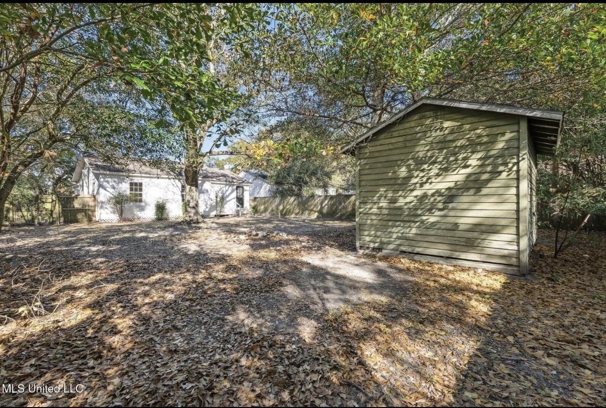 2410 Tyler Ave - Photo 5 of 5