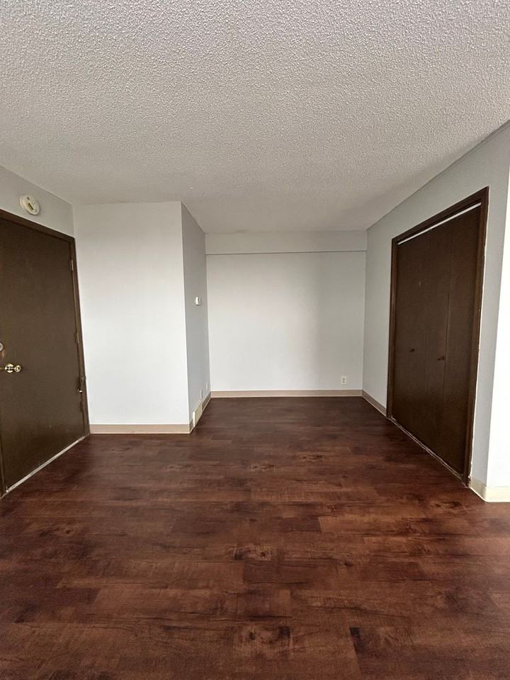 Eleganz Rentals (4619 N 56th Street) - Photo 3 of 9