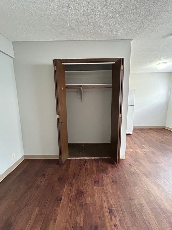 Eleganz Rentals (4619 N 56th Street) - Photo 4 of 9