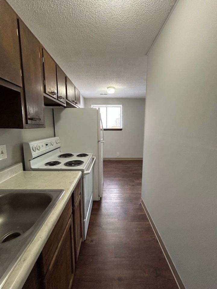 Eleganz Rentals (4619 N 56th Street) - Photo 6 of 9