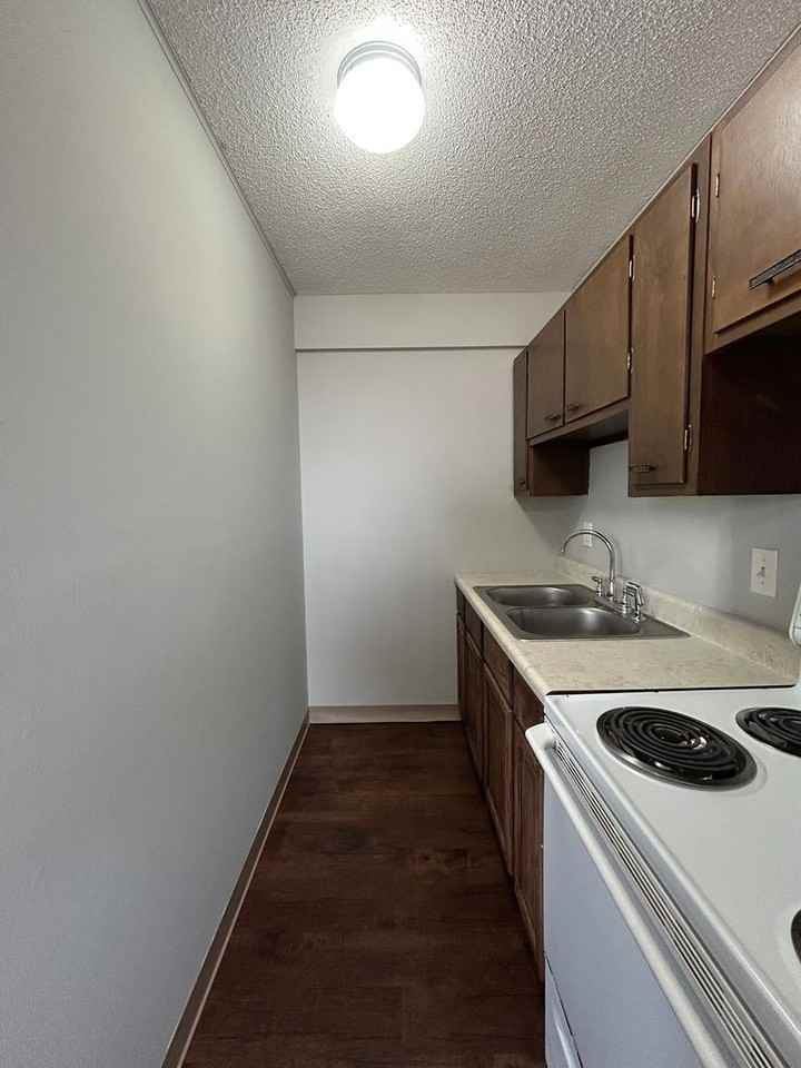 Eleganz Rentals (4619 N 56th Street) - Photo 7 of 9