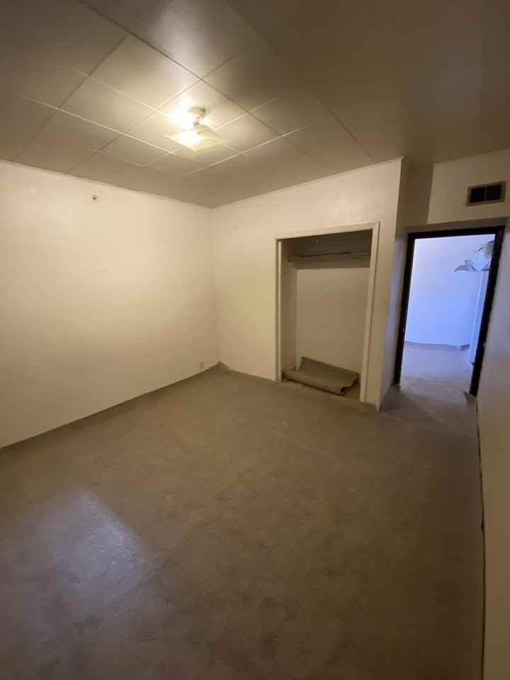 732 1/2 Massachusetts St - Photo 7 of 8