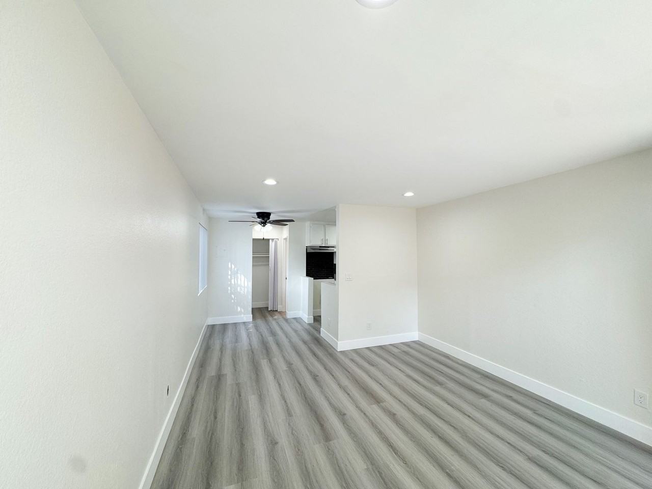 6911 Woodley Ave. - Photo 4 of 20