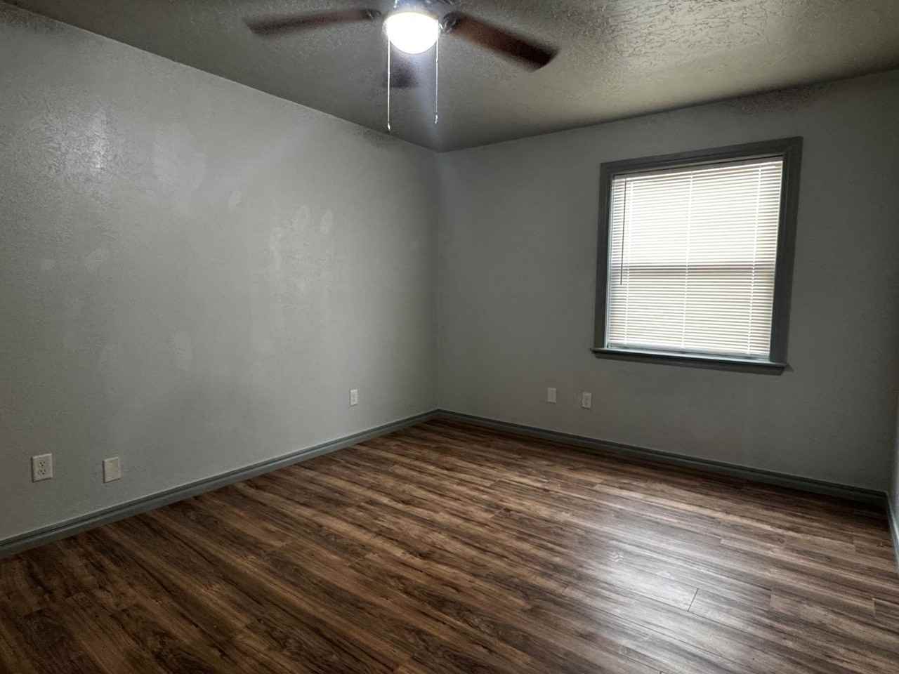 505 Nw Oak Ave - Photo 6 of 10