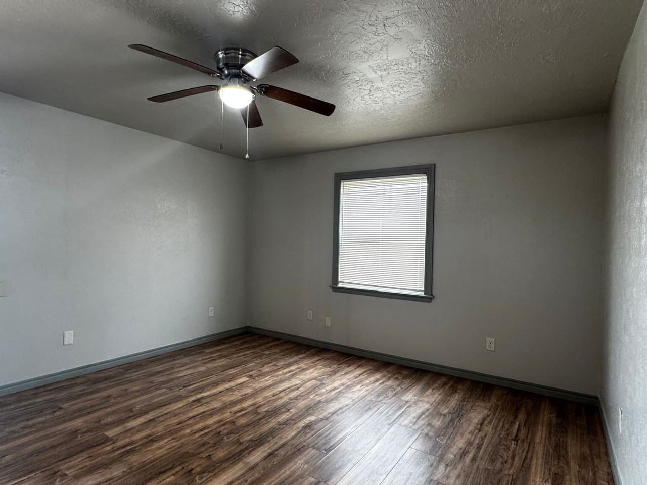 505 Nw Oak Ave - Photo 7 of 10