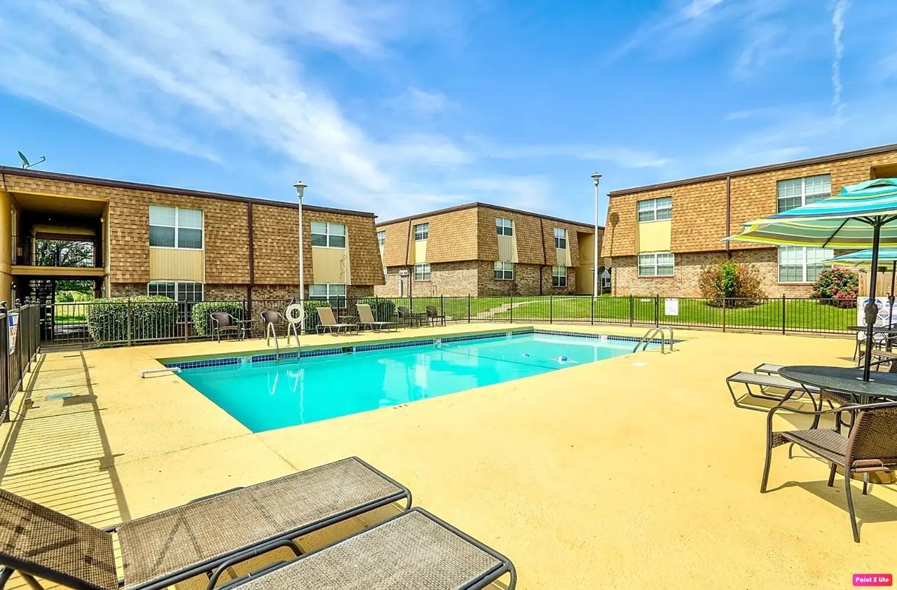 315 SE Warwick Wy - Photo 5 of 7