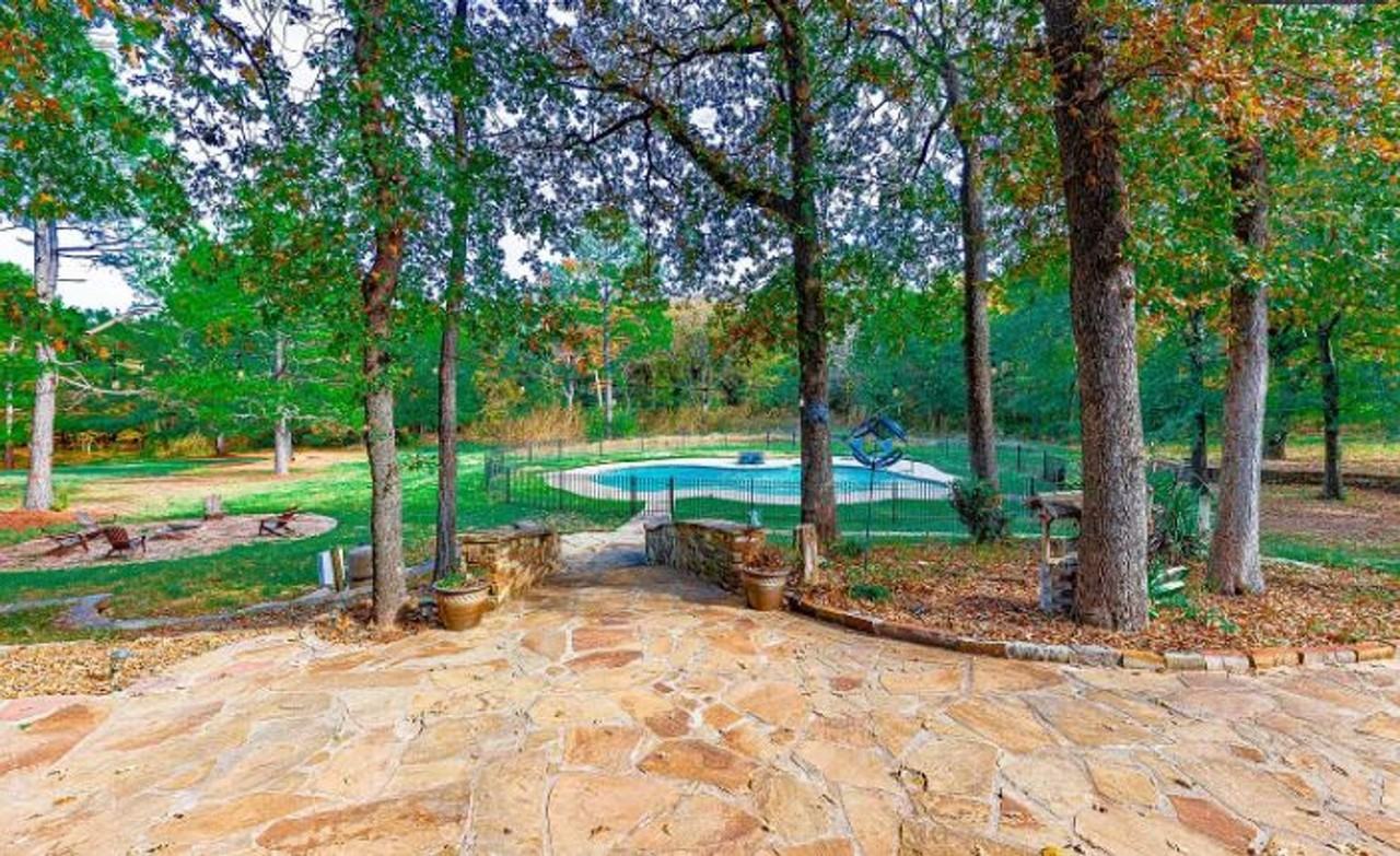 1606 S Hyde Park Ave - Photo 5 of 31