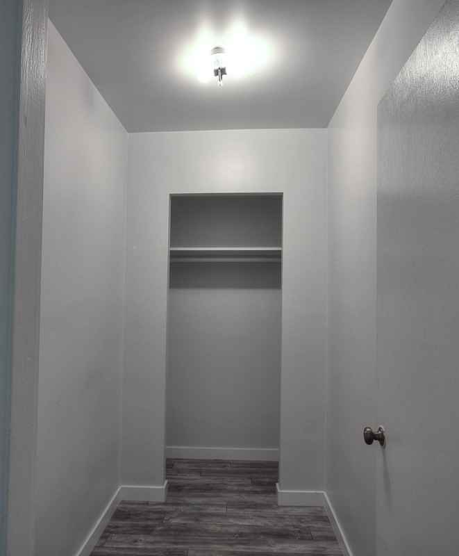 Suffolk House - 1540 Haro - Photo 7 of 50