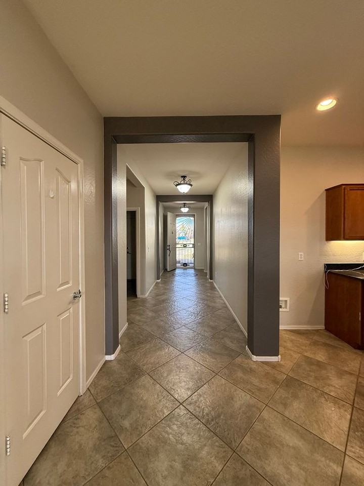 1255 Brentwood Way - Photo 2 of 18