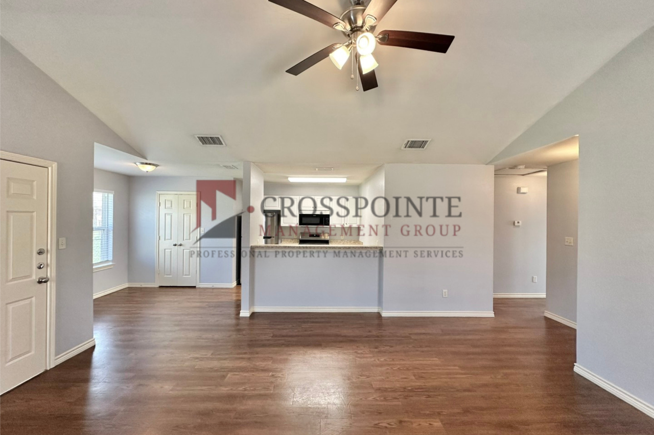 8633 Mansion Creek Cir - Photo 5 of 16