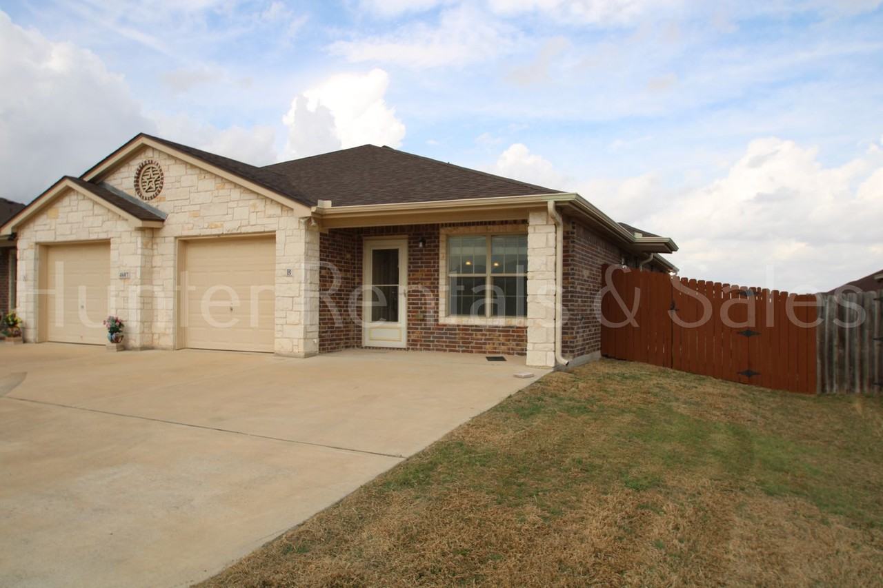 4607B Cambridge Dr - Photo 2 of 23