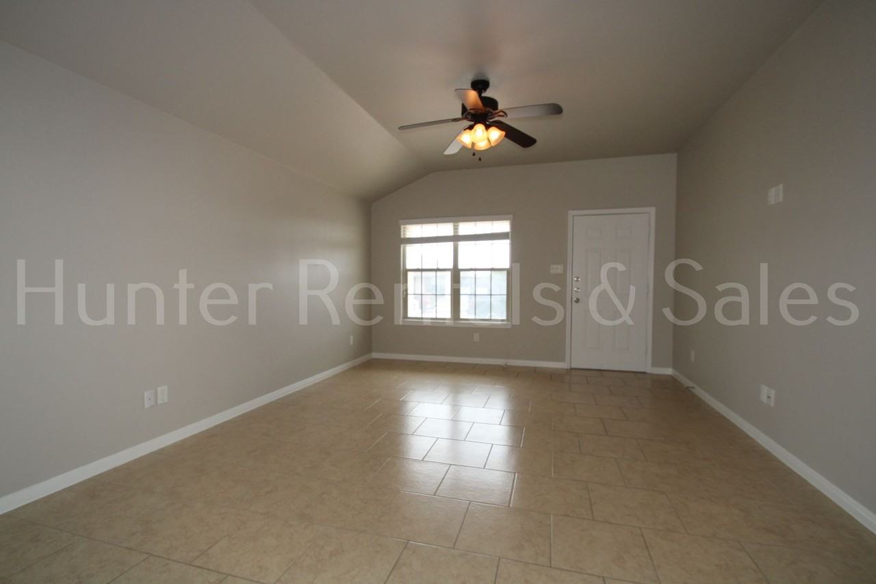 4607B Cambridge Dr - Photo 3 of 23