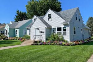 featured image of 1202 S 11th Ave