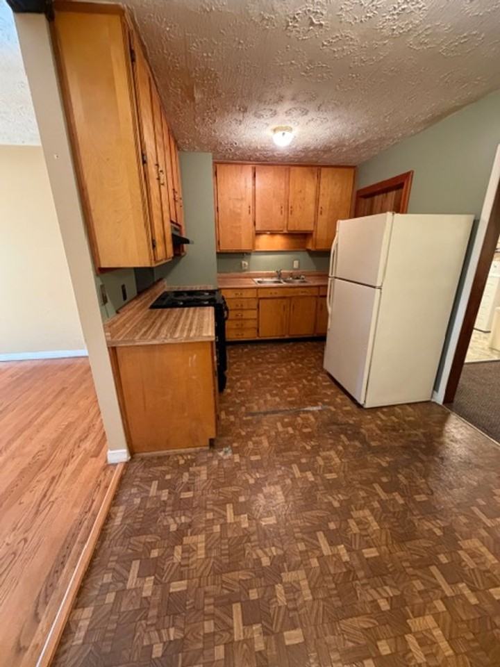 111 Forrester Dr - Photo 3 of 19